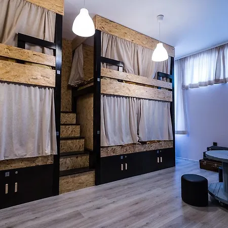 Hostel Day 'n' Night *