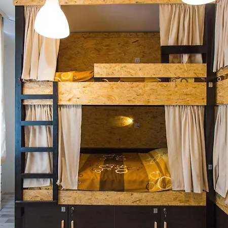 Day 'n' Night Hostel *